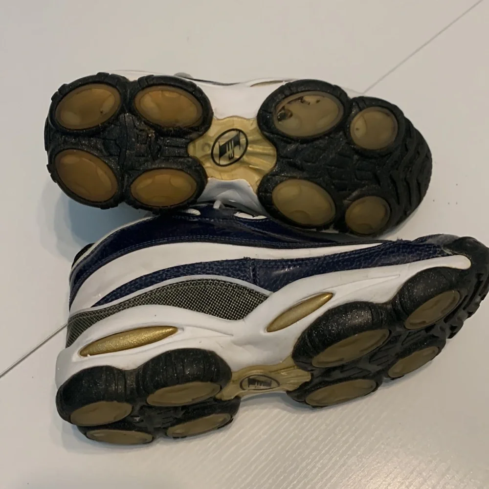 Vintage 1997 Reebok Allen Iverson Women's size 6